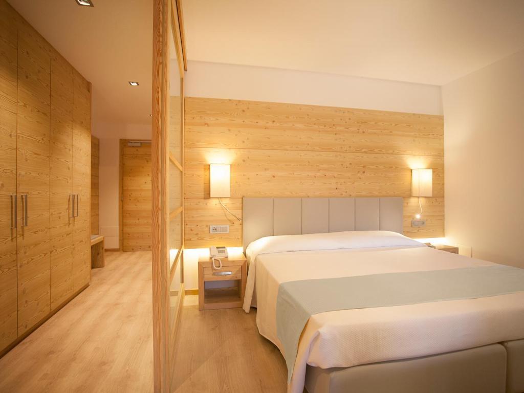 Hotel Europeo Alpine Charme & Wellness Pinzolo Habitación foto